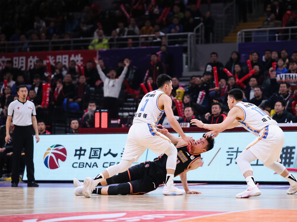 CBA赛场文明倡议 曾凡博伤情最新公布