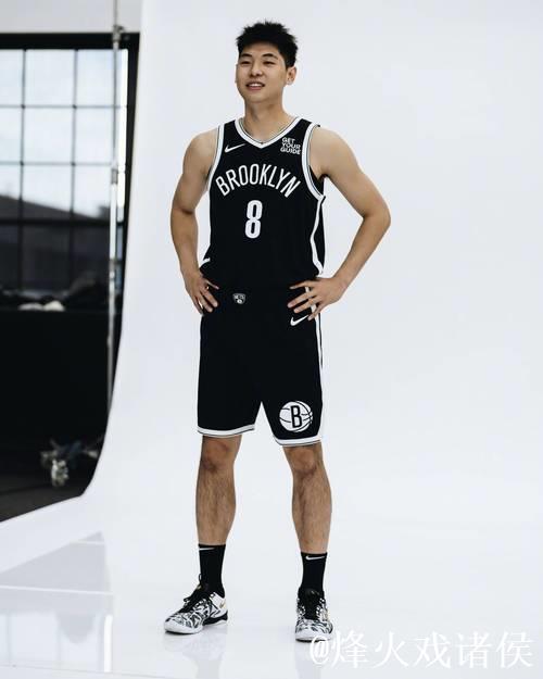 崔永熙发展联盟惊艳表现:三分8投4中,砍下14分4板2助3断2帽 崔永熙发展联盟惊艳表现:三分8投4中,砍下14分4板2助3断2帽